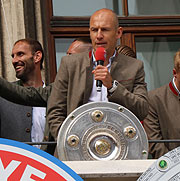 Arjen Robben bei der Meisterfeier 2018 auf dem Rathausbalkon (©Foto. Martin Schmitz)
