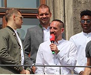 Franck Ribéry bei der Meisterfeier 2019 auf dem Rathausbalkon (©Foto. Martin Schmitz)