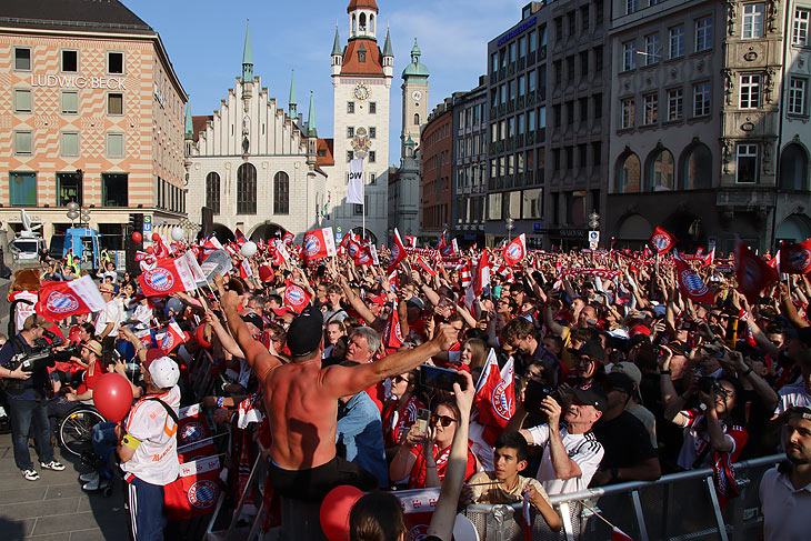 Doppelte Meisterfeier der beiden FC Bayern Fußball-Mannschaften und Public Viewing am 28.05.2023 auf dem Marienplatz (ªFito: Martin Schmitz)