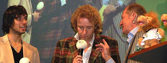 Roque Santa Cruz und Thomas Gottschalk mit Andy Wenzel (Foto: Martin Schmitz)