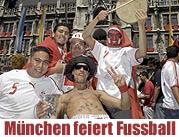 WM Spiel in München: die Tunesier auf dem Marienplatz 14.06.2006, Fotogalerie (Foto: Ingrid Grossmann)