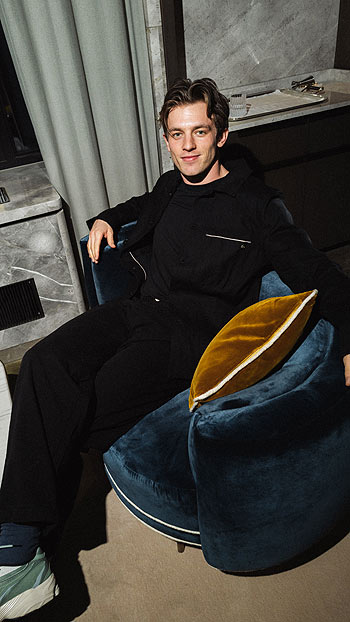 Jannis Niewöhner beim Grand Opening des Roswood Munich ( ©Foto: Pat Domingo für Rosewood Munich) 