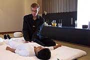 Therapieraum in fernöstlichem Stil (Foto. Martin Schmitz)