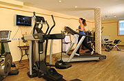 Fitness Bereich rund um die Uhr mit Fitness Geräten von Technogym (©Foto: Hotel Erb)