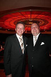 Stephan Interthal (li:) wird Cehf im Berliner Adlon, Stefan Kaminski (re.) ist seit Oktober 2006 sein Nachfolger als Direktor im Vier Jahreszeiten (Foto: Martin Schmitz)
