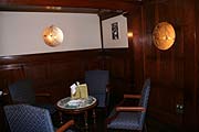 Gemütlich und stilvoll eingerichtet: die Davidoff Lounge (Foto: Martin Schmitz)