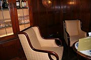 Gemütlich und stilvoll eingerichtet: die Davidoff Lounge (Foto: Martin Schmitz)