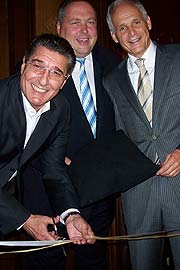 Rudi Assauer, Stefan Kaminsiki und Dr. Reto Cina eröffneten am 5.10.2007 die "Davidoff Lounge" im Vier Jahrezeiten, München (Foto: Marikka-Laila Maisel)