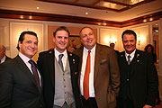 Raffale Sorrentino (Präsident der Concierge Vereinigung), Jürgen Hennig (neuer Goldener Schlüssel Träger), Stefan Kaminski (Direktor Vier Jahreszeiten), Massimo Francucci (Foto:MartiN Schmitz)