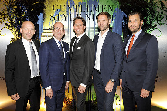 Wolfgang Oswald (Gastgeber - Geschaeftsleitung Bentley Muenchen), Robert Wangenheimer (Gastgeber - Geschaeftsleiter Eckerle), Axel Ludwig (Gastgeber - General Manager Hotel Vier Jahreszeiten Kempinski), Marc Autmaring (Gastgeber - Geschaeftsfuehrer Wempe Muenchen), Henrik Ekdahl (Gastgeber - Managing Director IWC Northern Europe) / GENTLEMEN STYLE NIGHT im Hotel Vier Jahreszeiten Kempinski in München am 13.05.2015 / Foto: BrauerPhotos fuer Kempinski