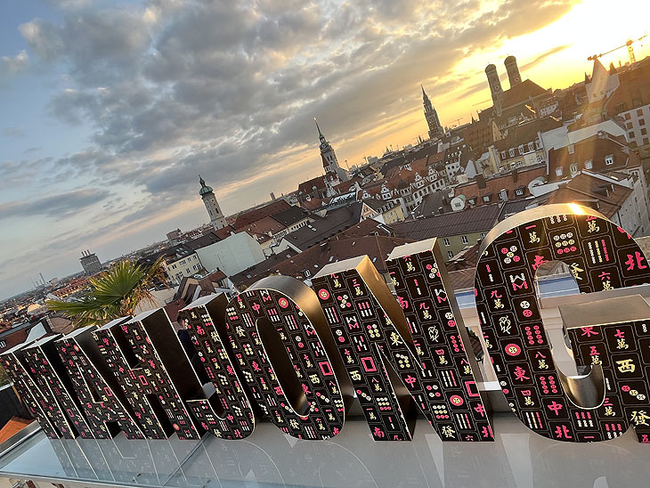 Mahjong über den Dächern Münchens ist der Namen der Dachterrassen auf dem Mandarin Oriental, Munich 2023 (©Foto:Martin Schmitz)