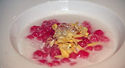 Dessert: Tub Tim Grob (Wasserkastanien-Knollen mit Jackfruit und Palmensamen in kalter Kokusnussmilch) (©Foto: Martin Schmitz)