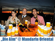 Die Alm" auf der Dachterrasse des Mandarin Oriental, Munich bis 23.12.2010. Eröffnungsfeier am 27.10.2010 (Foto: MartiN Schmitz)
