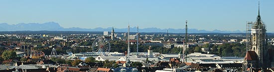 Spektakuläre Bilder aus dem Konferenzraum "Alpenblick" auf der 16. Etage in knapp 95 Meter Höhe @ NH Collection München Bavaria (©Foto: Martin Schmitz)
