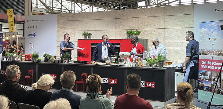 Auf der Kochbühne der Food & Life geben Experten Tipps, die so nicht in den Kochbüchern stehen ©Foto: Martin Schmitz
