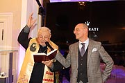 Pater Vincenzo Armotti, Piergiorgio Cecco (General Manager Maserati Deutschland) Eröffnung des neuen Maserati Markenschaufensters am Odeonsplatz in München am 10.01.2019  {Gfoto: Martin Schmitz)