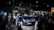 Weltpremiere der neuen Mercedes-Benz V-Klasse in München: Volker Mornhinweg, Leiter Mercedes-Benz Vans und Dr. Dieter Zetsche, Vorsitzender des Vorstandes der Daimler AG und Leiter des Geschäftsfeldes Mercedes-Benz Cars (©Foto: Daimler)