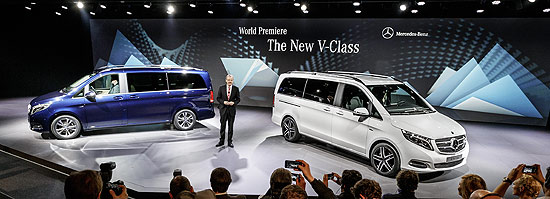 - Weltpremiere der neuen Mercedes-Benz V-Klasse in München: Volker Mornhinweg, Leiter Mercedes-Benz Vans und Dr. Dieter Zetsche, Vorsitzender des Vorstandes der Daimler AG und Leiter des Geschäftsfeldes Mercedes-Benz Cars, präsentieren die neue Mercedes-Benz V-Klasse.  (©Foto: Daimer)