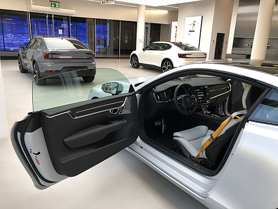 Polestar 1 (vorne) und 2 Polestar 2 (hinten) in der Hofstatt (©Foto: Martin Schmitz)