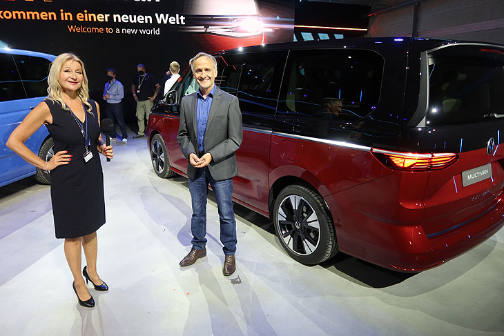  Chefdesigner Kirzinger präsentierte Design-Highlights des neuen WW Multivan T7 am 10.06.2021 in der Motorworld München (©Foto: Martin Schmitz)