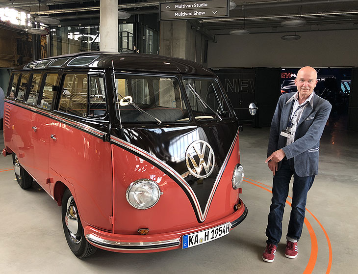 Da dürfte die Ikone T1 - hier ein Modell aus dem Jahr 1954, nicht fehlen bei der Multivan Vorstellung in der "Motorworld München" (©Foto: Martin Schmitz)
