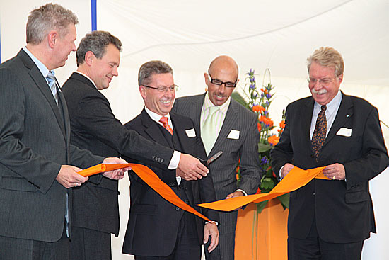 Offizielle Eröffnung des Forum Bogenhausen am 23.10.2009 durch Dieter Reiter, Referent für Arbeit und Wirtschaft der Stadt München, Hans Roth, Geschäftsführer der München Inter GmbH, Peter Heinrich, Vorstandsvorsitzender der Münchner Bank, und Dr. Otmar Bernhard (Foto: MartiN Schmitz)