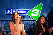 Lena Meyer-Landrut live im Ingolstadt Village (©Foto: Markus Konvalin/BAYERN3)