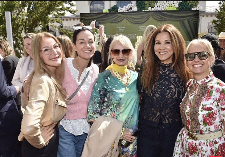 Barbara Osthoff (li.), Charlotte von Oeynhausen, Martina Binkert, Karen Webb, Oriana Adkonis (re.) beim "20 Years of Style" Ingolstadt Village Event am 24.05.205 (@Foto BrauerPhotos / Goran Nitschke/Ingolstadt Village)
