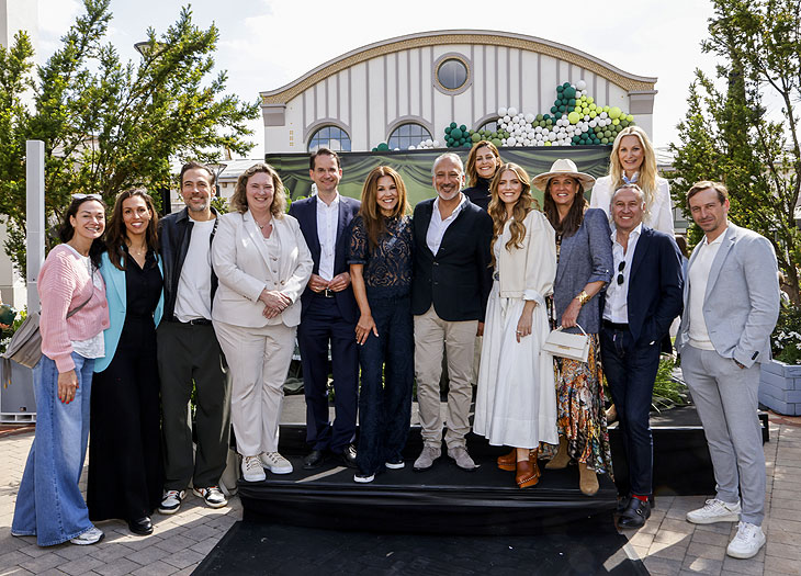 Charlotte von Oeynhausen, Isabelle von Crailsheim, Moderator Alexander Mazza, Politikerin Kerstin Schreyer,  Ingolstadt Oberbürgermeister Dr. Michael Kern, Moderatorin Karen Webb, Sanjiv Singh (Managing Director Ingolstadt Village), Moderatorin Funda Vanroy, Moderatorin Viviane Geppert, Dana Schweiger, Influencerin Julia Pohl, Christof Fuchs (Retail Director Ingolstadt Village) und Schauspielerin Ben Blaskovic  beim "20 Years of Style" Ingolstadt Village Event am 24.05.205 (@Foto Isa Foltin/Ingolstadt Village via Getty Images) 