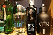 ..oder der Tiroler Hågmoar Gin von Siegfried Herzog (©Foto: Martin Schmitz)