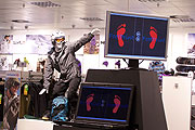 der Fuß-Scanner schlägt den richtigen Ski-Schuh vor (Foto: MartiN Schmitz)