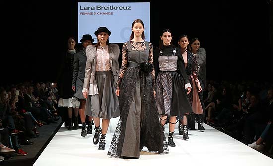 AMD Graduate Fashion Show NEXT.18 "Mommentum" (©Foto: Martin Schmitz)