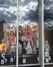 auch gleich hinter der deutsch-niederländischen Grenze gibt es in Venlo einen Primark (©Foto: Martin Schmitz)