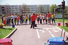 und dann geht es los mit praktischen Übrungen (Foto: Kiddi-Car)