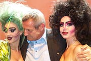 Konstantin Wecker und Hauptdarstellerinnne