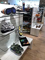 Sportschuhe bei Schuh Mücke in großer Auswahl (©Foto: Martin Schmitz)