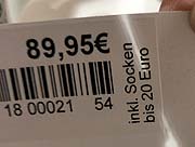Tipp: Dort, wo es keine Rabatte seitens der Hersteller geben darf, lohnt sich ein Blick trotzdem aufs Etikett bei Schuh Mücke, Stichwort "Sockenzugabe" (©Foto: Martin Schmitz)