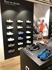 Sportschuhe bei Schuh Mücke in großer Auswahl (©Foto: Martin Schmitz)