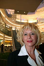 Center Managerin Sabine Zimmerer freut sich auf die vielen Besucher ab dem 13.03.2008 (Foto: Martin Schmitz)