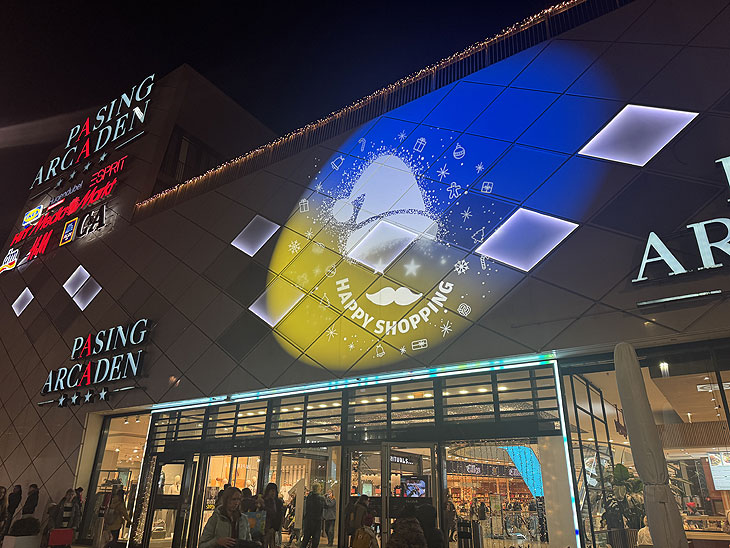 Nebenan locken die Pasing Arcaden zu einem Weihnachts-Shopping (©Foto:Martin Schmitz)