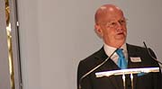 Erich Lejeune hilt die Laudatio für Jutta Speidel (Foto: MartiN Schmitz)