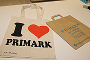 die ersten Primark-Tüten wurden schon gesehen (©Foto: Martin Schmitz)
