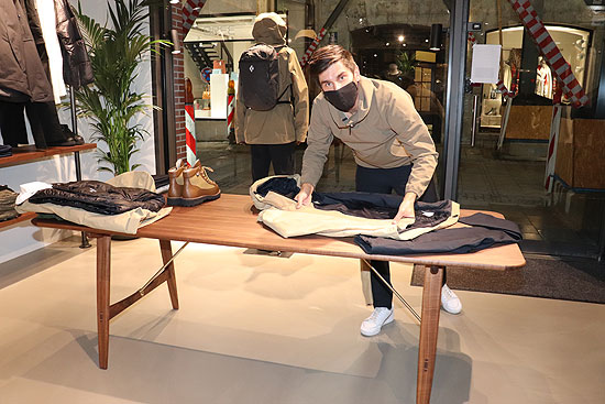 Henning Riedel leitet den Münchner Goldwin Flagship Store (©Foto. Martin Schmitz)