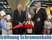 AUDI Q3 mit Martin Lohmann (Audi München) und Thomas Günther (Gesamtvertriebsleiter Audi Region Süd) (©Foto: Sabine Brauer,  BrauerPhotos für AUDI )