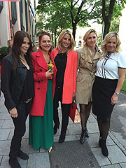 Grand Opening "I'm living Immobilien" Maximilianstraße 40, München. Christine Burmeister, Juliana Gröger und Britta Beier hatten zur Eröffnung geladen - und viele VIPS kamen..  (©Foto: Martin Schmitz)