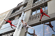 Vertical Catwalk zum Opening von Jochen Schweizer (Foto: Marikka-Laila Maisel)