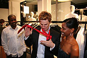 Marcel Steward, Florian Simbeck und die Kunst des Krawattenbindens, Stephanie Steward (Foto: Martin Schmitz)