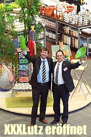 Mag. Thomas Saliger, Unternehmenssprecher der XXXLutz-Gruppe und XXXL München Geschäftsführer Konrad Nill (Foto: Marikka-Laila Maisel)
