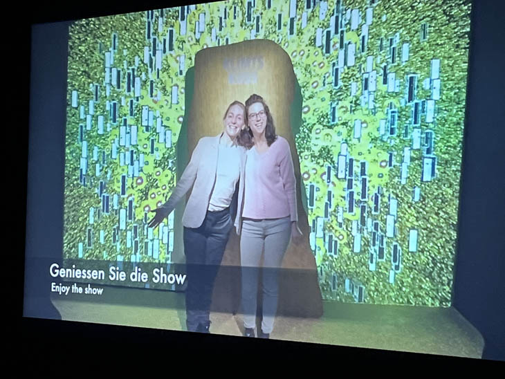 „KLIMTS KUSS – Spiel mit dem Feuer“ - Immersive Experience ab 15.03.2023 – im UTOPIA - The Happening Place an der Heßstraße (©Foto: Martin Schmitz)
