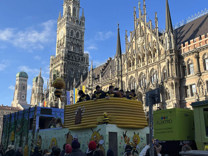 Am Ende ging es über den Marienplatz  (©foto. Martin Schmitz)